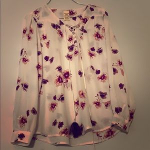 Cute blouse never worn